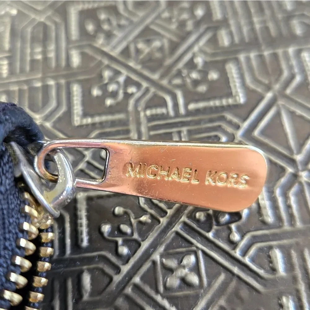 🐢 Michael Kors Snakeskin Clutch/Wallet In Great Shape!